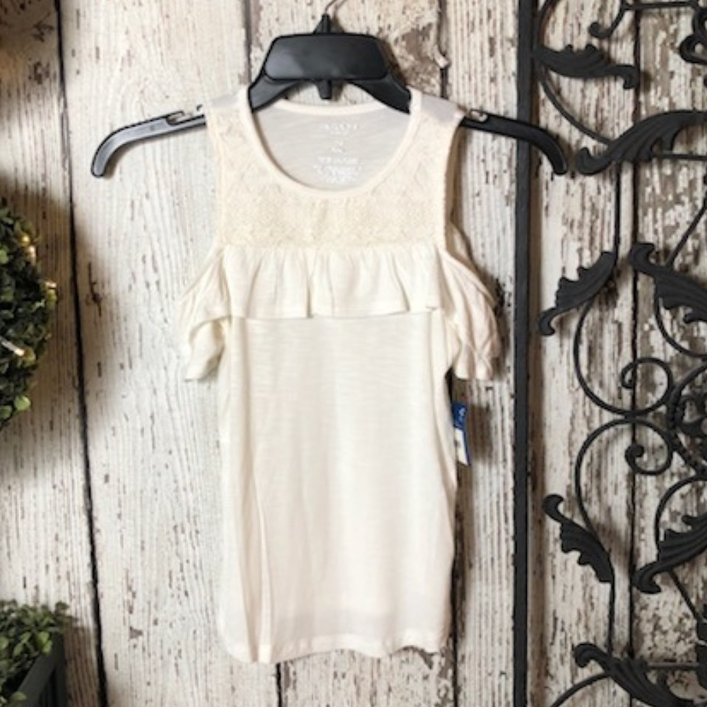 💥 BOGO NWT Cold Shoulder Top wRuffle Lace Accent